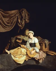 Giovane donna che suona un mandolino
